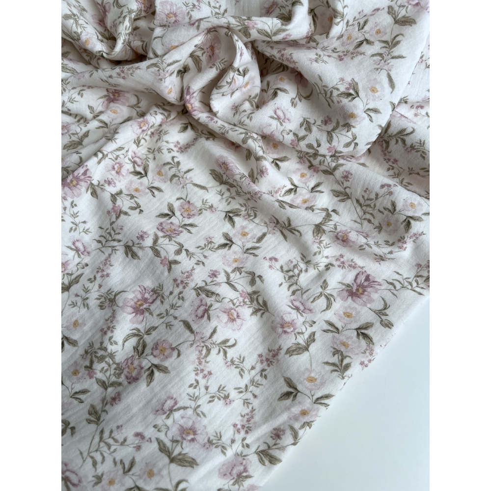 Romy - Double gaze de coton BIO blanc motif rose poudré et vert Tissus issus de l'agriculture biologique  - 6