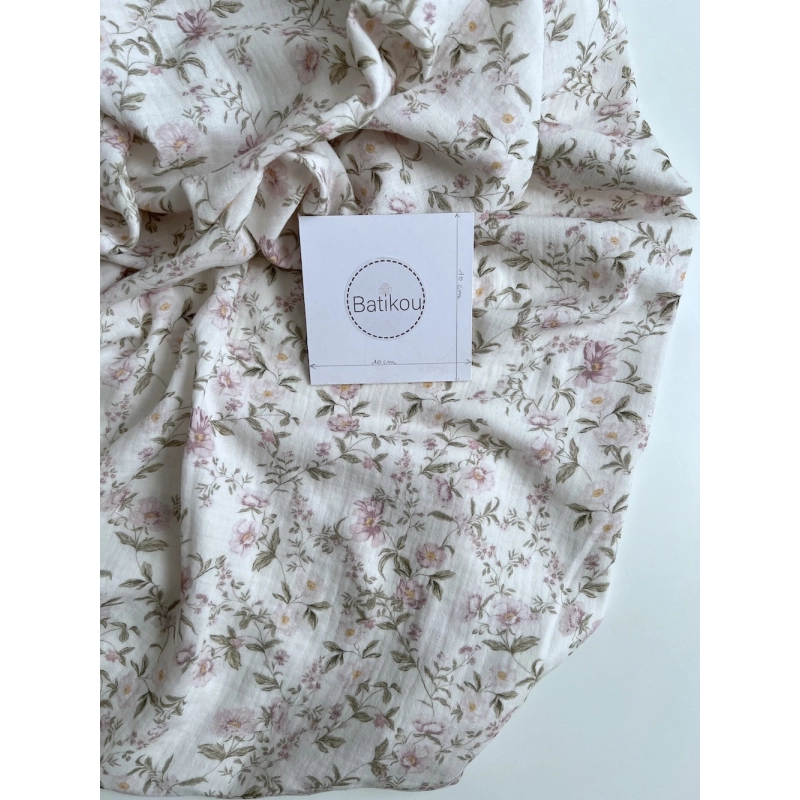 Romy - Double gaze de coton BIO blanc motif rose poudré et vert Tissus issus de l'agriculture biologique  - 7