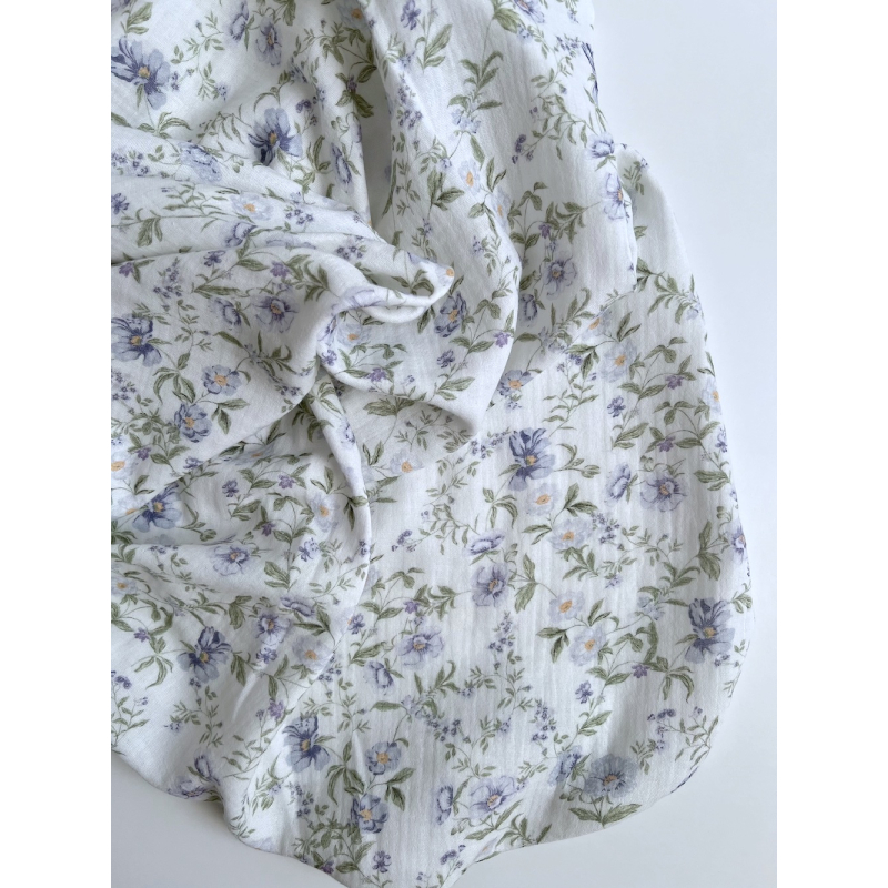 Romy - Double gaze de coton BIO blanc motif bleu poudré et vert Tissus issus de l'agriculture biologique  - 3