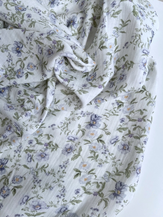 Romy - Double gaze de coton BIO blanc motif bleu poudré et vert Tissus issus de l'agriculture biologique  - 4