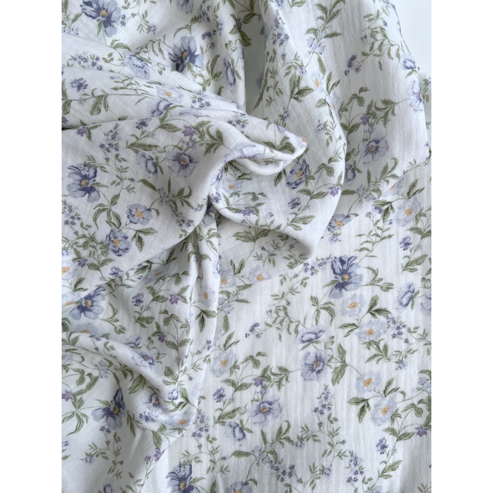 Romy - Double gaze de coton BIO blanc motif bleu poudré et vert Tissus issus de l'agriculture biologique  - 5