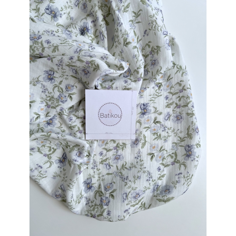 Romy - Double gaze de coton BIO blanc motif bleu poudré et vert Tissus issus de l'agriculture biologique  - 7