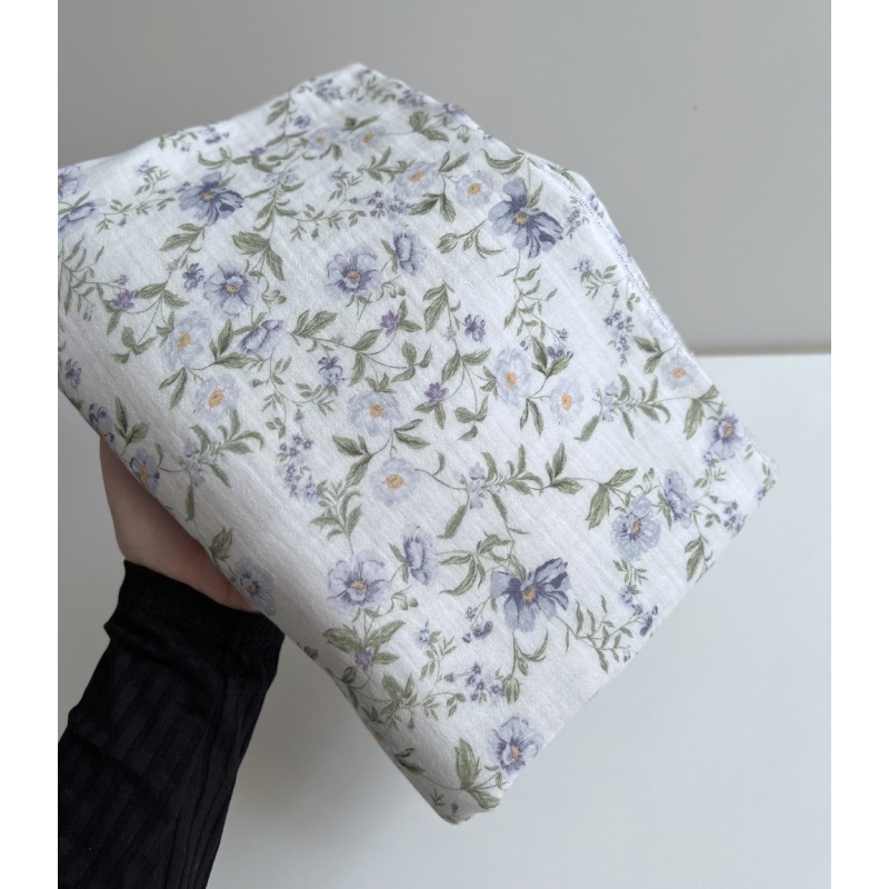 Romy - Double gaze de coton BIO blanc motif bleu poudré et vert Tissus issus de l'agriculture biologique  - 10