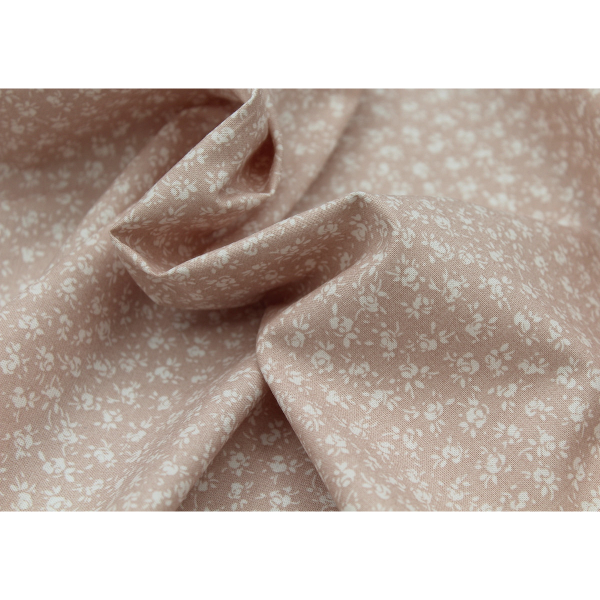 Popeline de coton douce coloris fleuri lait fond rose poudré qualité SWEET