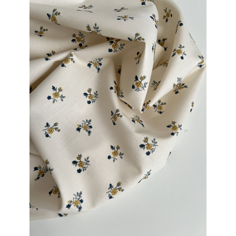 Celine - Popeline douce coton organique fond ivoire imprimé fleuri marine / moutarde Tissus issus de l'agriculture biologique  -