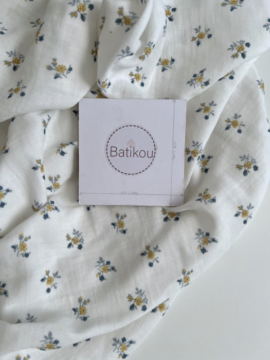 Celine - Double gaze de coton BIO blanc motif fleuri marine / moutarde Tissus issus de l'agriculture biologique  - 4