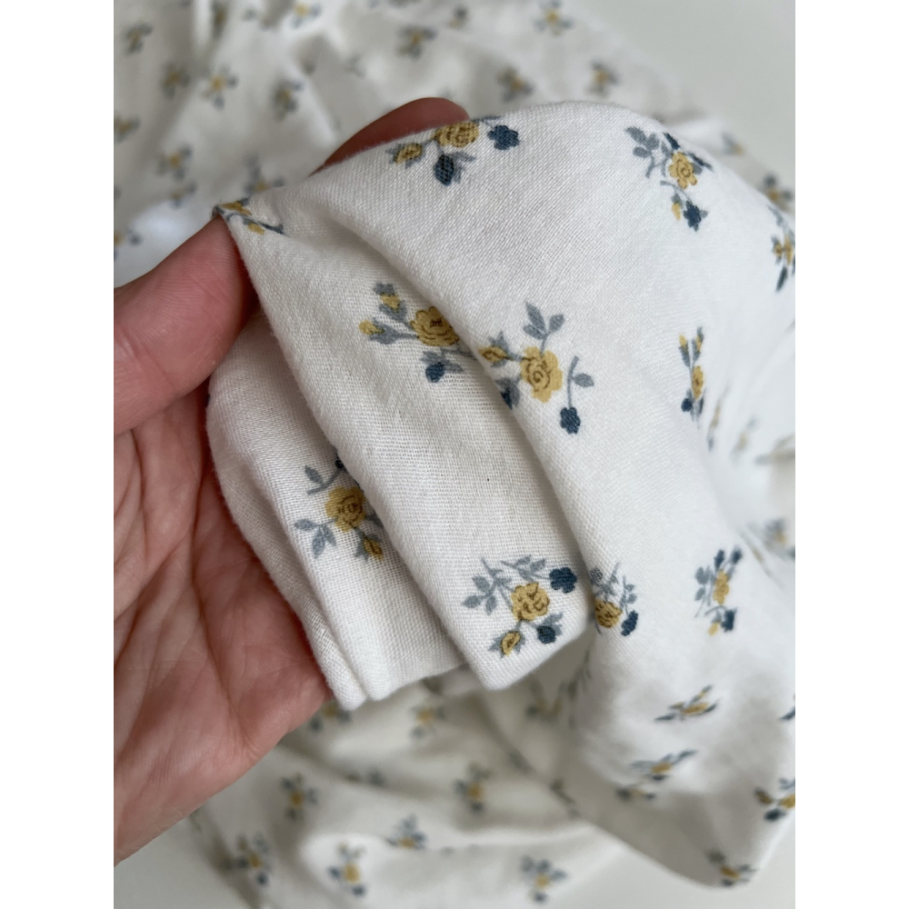 Celine - Double gaze de coton BIO blanc motif fleuri marine / moutarde Tissus issus de l'agriculture biologique  - 8