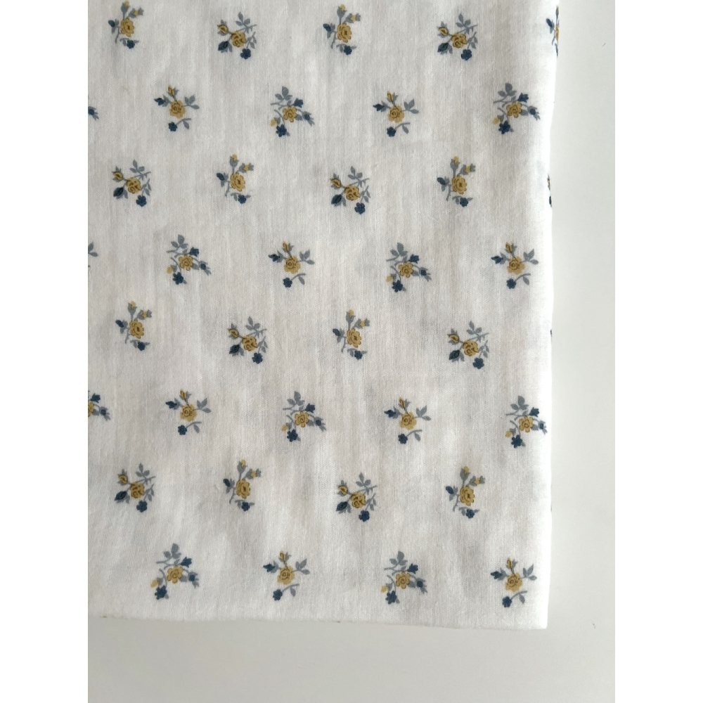 Celine - Double gaze de coton BIO blanc motif fleuri marine / moutarde Tissus issus de l'agriculture biologique  - 10