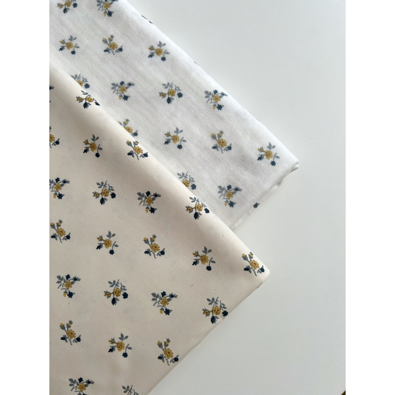 Celine - Double gaze de coton BIO blanc motif fleuri marine / moutarde Tissus issus de l'agriculture biologique  - 12