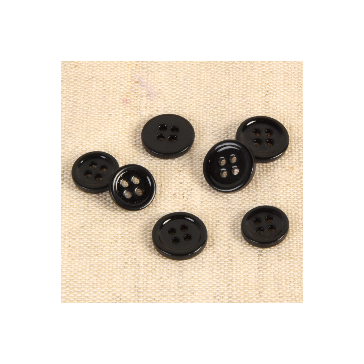 Bouton 4 trous en nacre naturelle ( 9mm ou 10mm) coloris noir Batikou - 1 Bouton 4 trous en nacre naturelle ( 9mm ou 10mm) coloris noir Batikou - 1