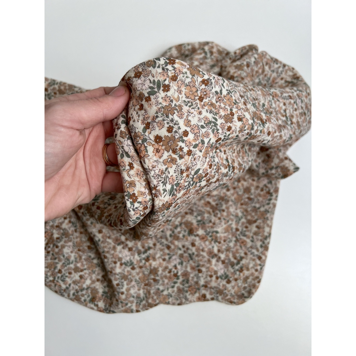 Double gaze de coton imprimé fleuri teintes camel Qualité Oeko-tex - 7