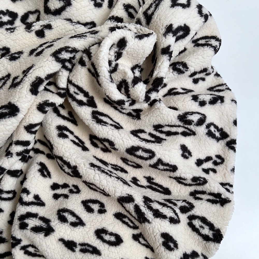 Teddy / moumoute bouclé fond lait motif Graou Mailles - 1