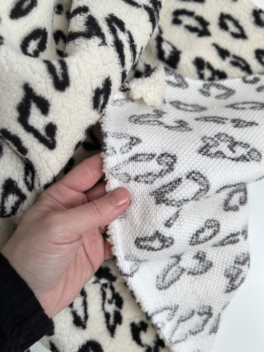 Teddy / moumoute bouclé fond lait motif Graou Mailles - 9