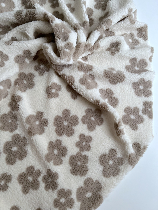 Teddy / moumoute bouclé fond lait motif fleurs Mailles - 3