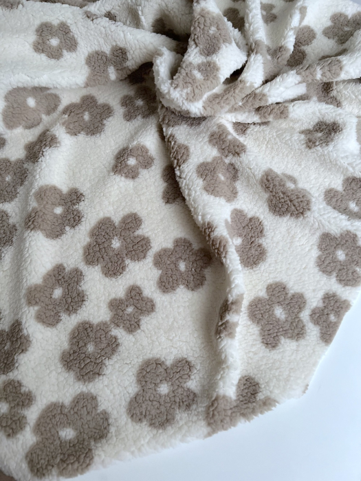 Teddy / moumoute bouclé fond lait motif fleurs Mailles - 4