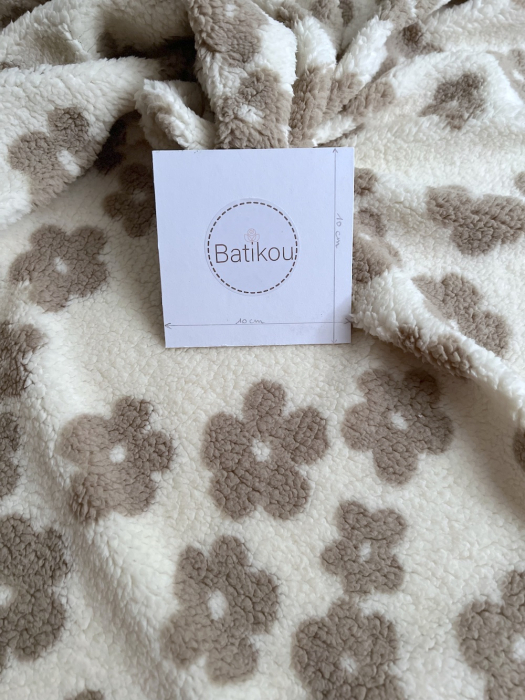 Teddy / moumoute bouclé fond lait motif fleurs Mailles - 6