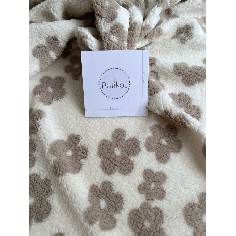 Teddy / moumoute bouclé fond lait motif fleurs Mailles - 6