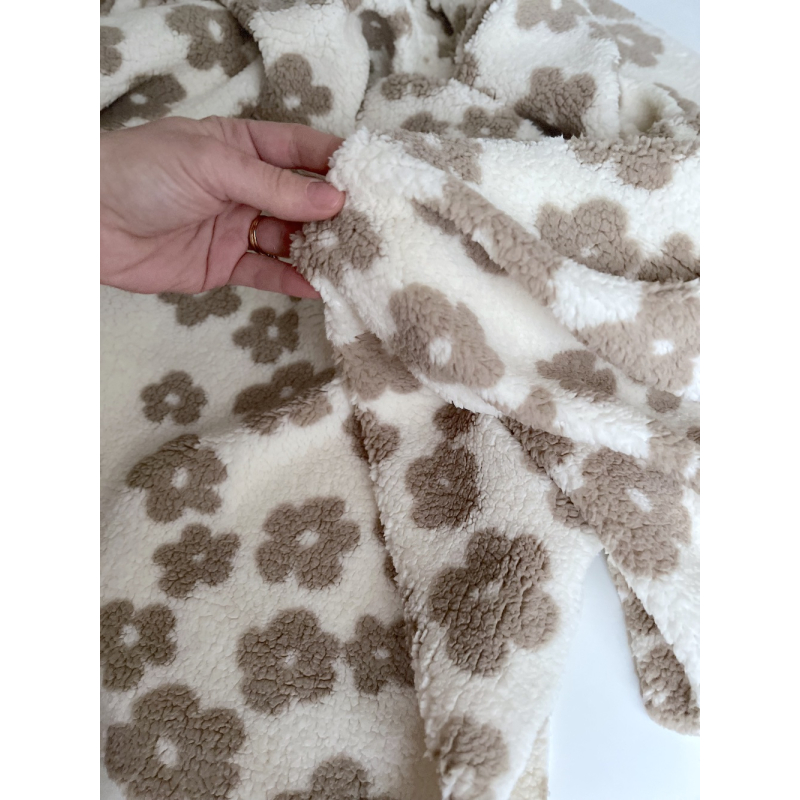 Teddy / moumoute bouclé fond lait motif fleurs Mailles - 7