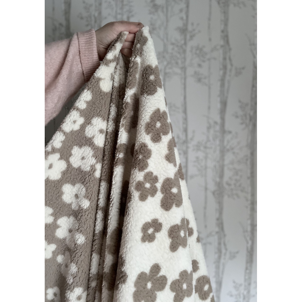 Teddy / moumoute bouclé fond lait motif fleurs Mailles - 10