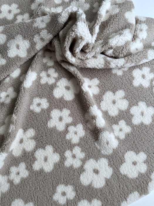 Teddy / moumoute bouclé fond grège motif fleurs Mailles - 4