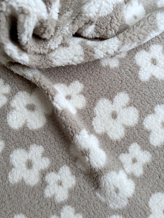 Teddy / moumoute bouclé fond grège motif fleurs Mailles - 6