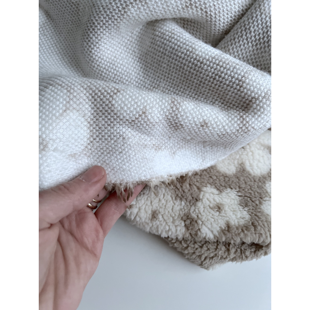 Teddy / moumoute bouclé fond grège motif fleurs Mailles - 8