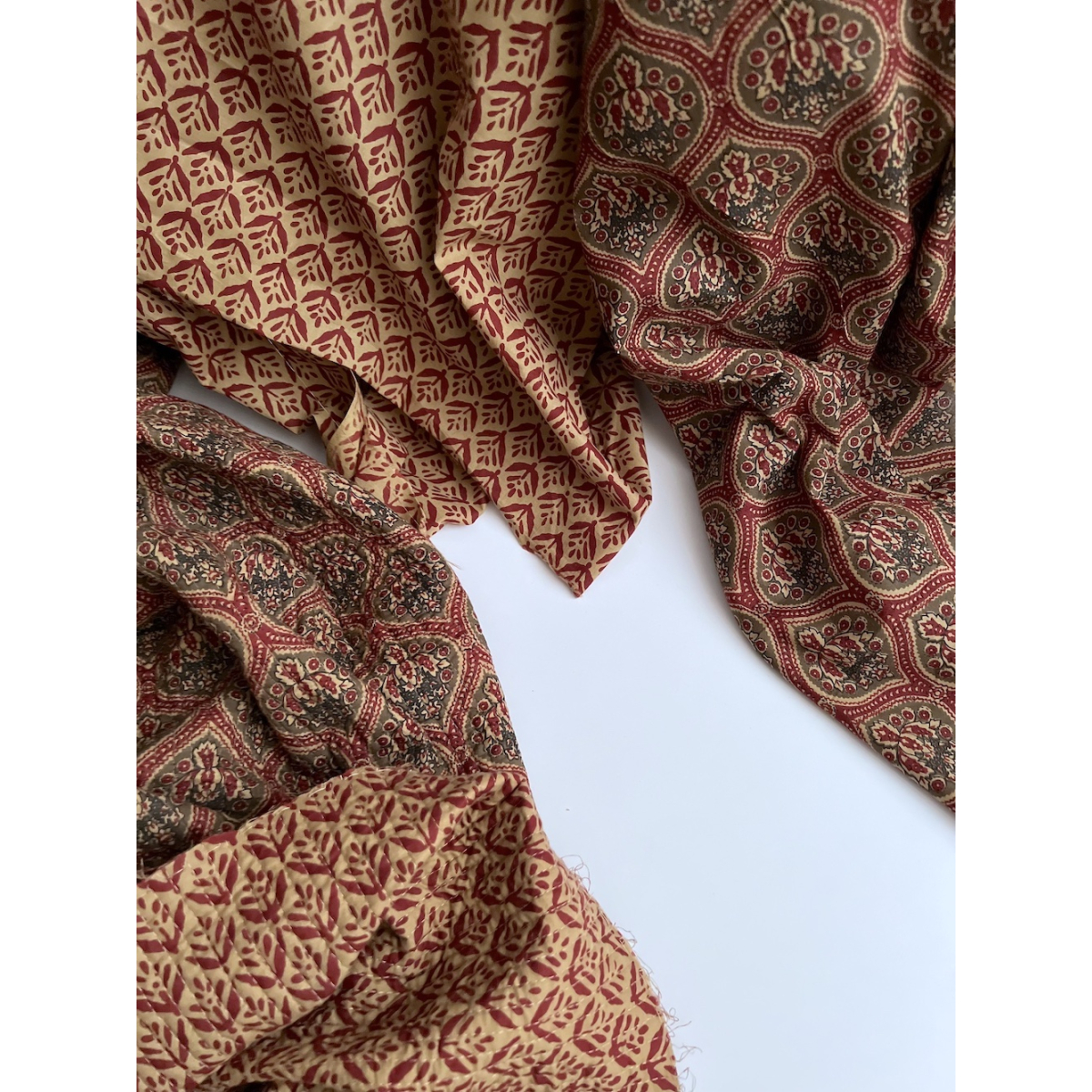 Tissu indien coton hand block traditionnel kaki / bordeau Batikou - 11 Tissu indien coton hand block traditionnel kaki / bordeau Batikou - 11