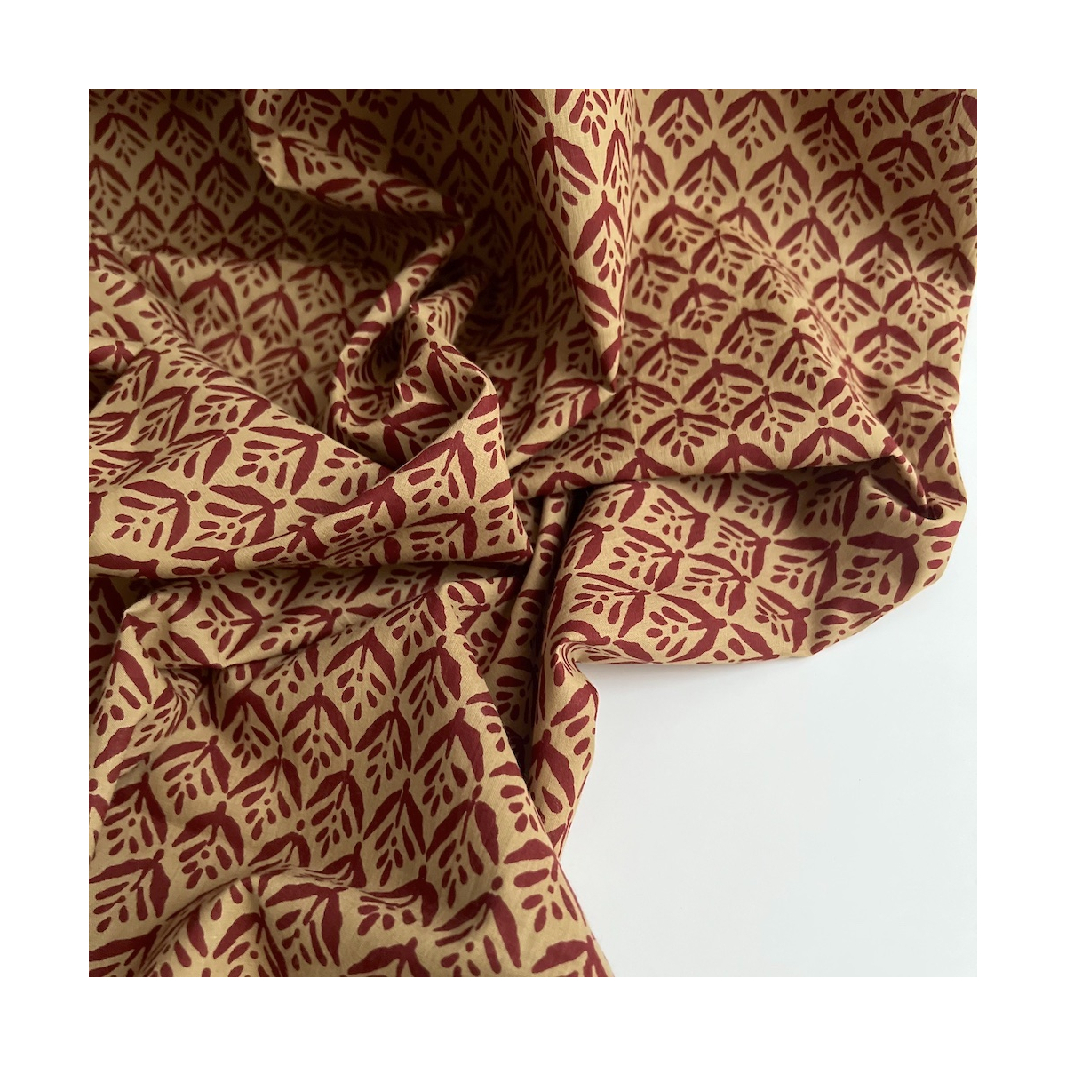 Tissu indien coton hand block traditionnel ocre / bordeau Batikou - 1 Tissu indien coton hand block traditionnel ocre / bordeau Batikou - 1