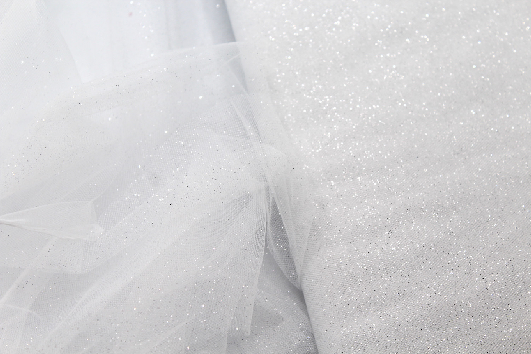 Tulle semi rigide paillettes rouge argent noir 