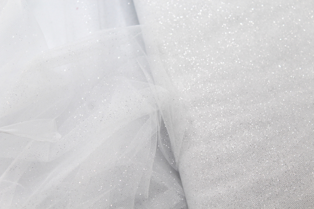 Tulle semi rigide paillettes rouge argent noir 