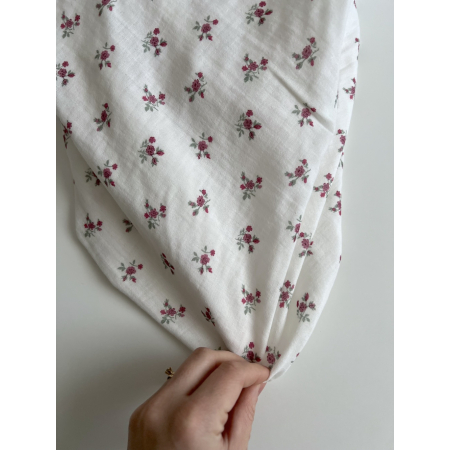 Celine - Double gaze de coton BIO blanc motif fleuri coloris figue Tissus issus de l'agriculture biologique  - 2 Celine - Double gaze de coton BIO blanc motif fleuri coloris figue Tissus issus de l'agriculture biologique  - 2