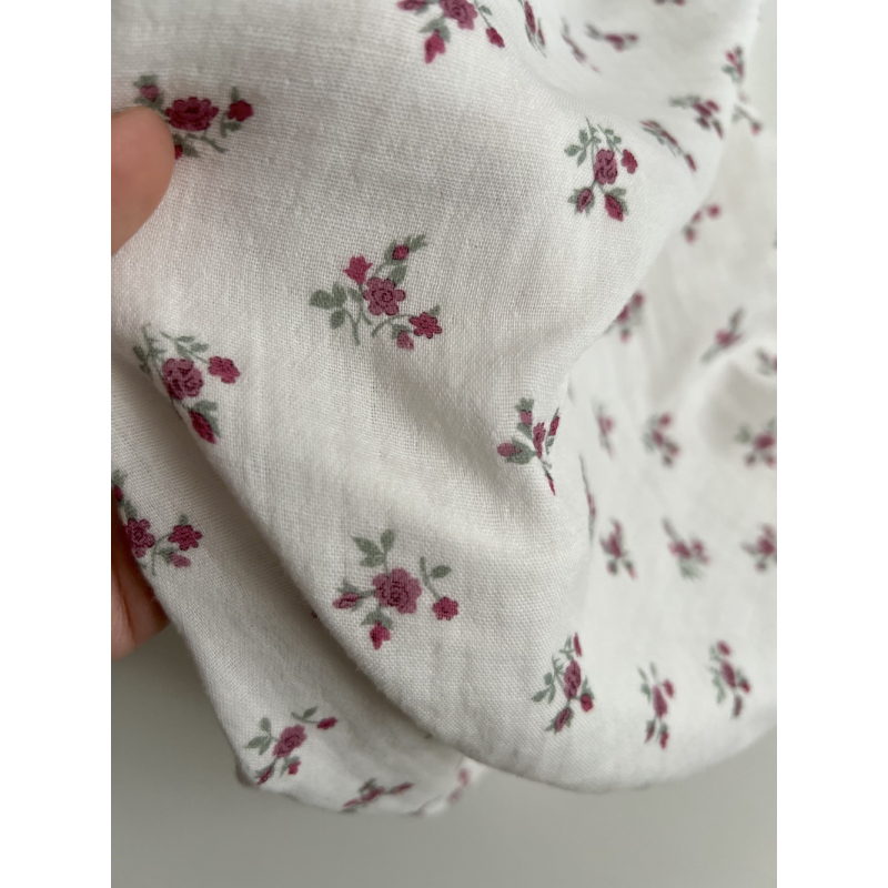 Celine - Double gaze de coton BIO blanc motif fleuri coloris figue Tissus issus de l'agriculture biologique  - 4