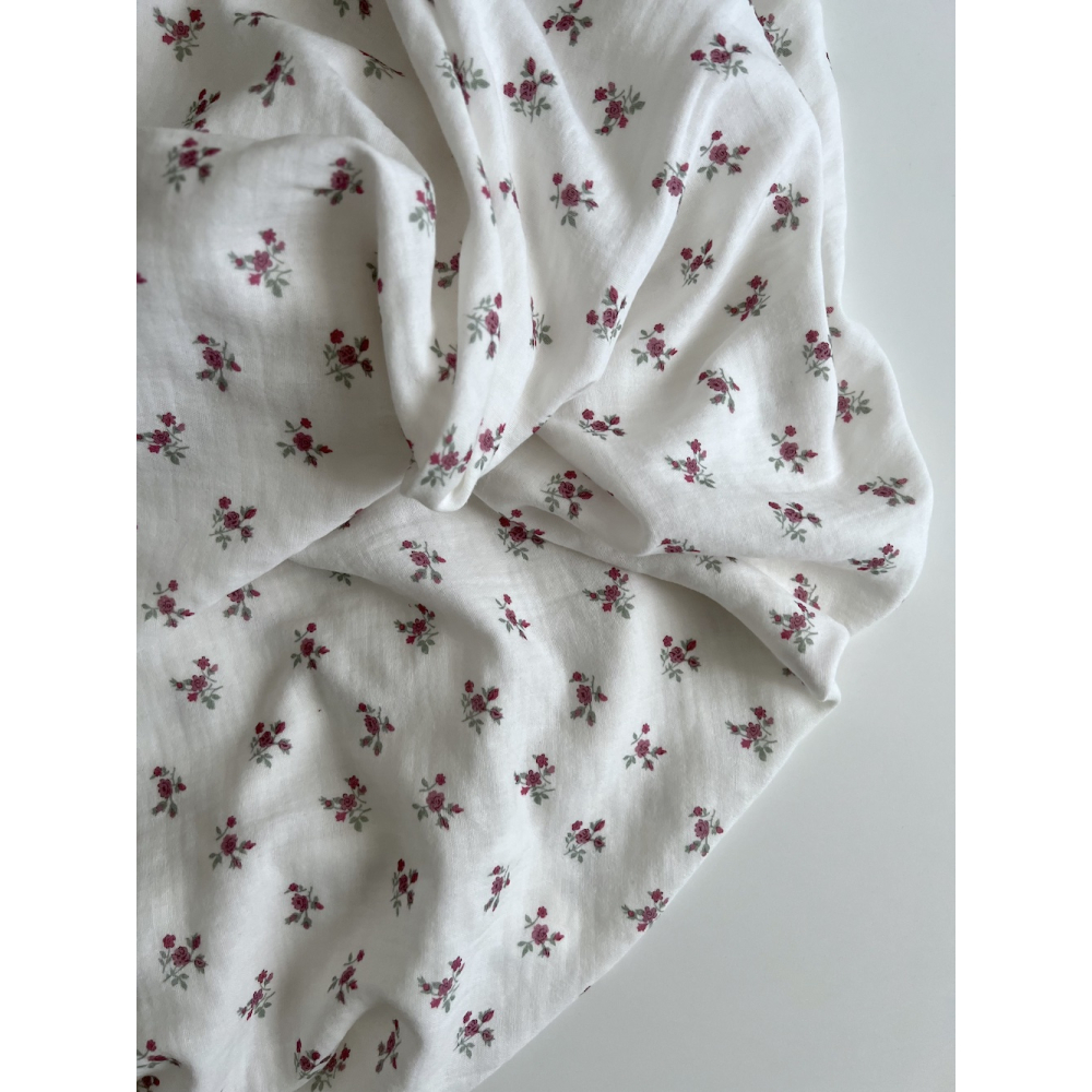 Celine - Double gaze de coton BIO blanc motif fleuri coloris figue Tissus issus de l'agriculture biologique  - 5