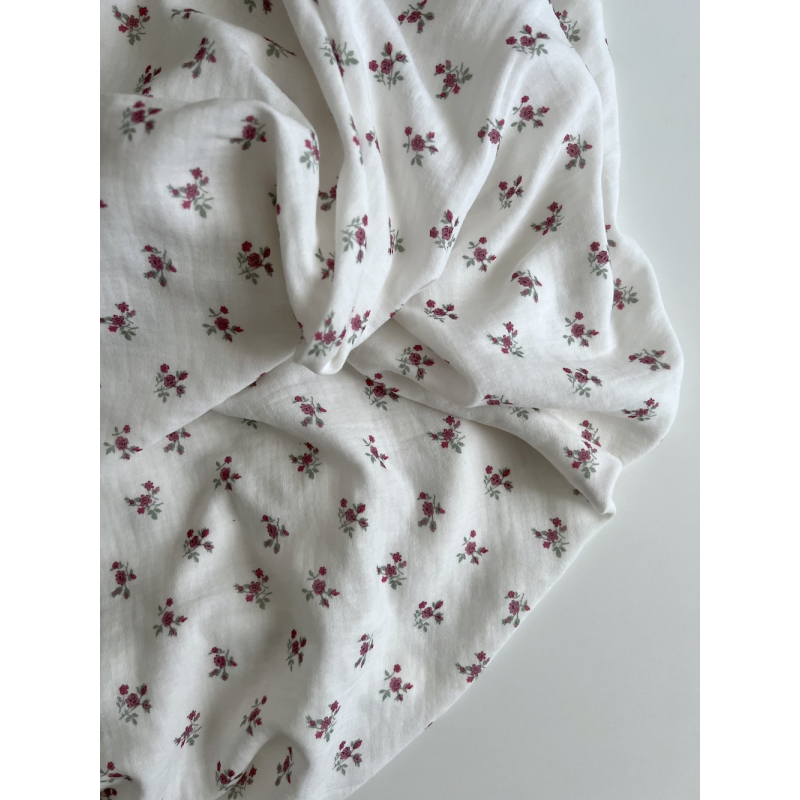 Celine - Double gaze de coton BIO blanc motif fleuri coloris figue Tissus issus de l'agriculture biologique  - 5