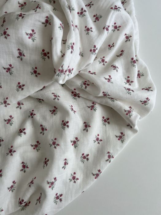 Celine - Double gaze de coton BIO blanc motif fleuri coloris figue Tissus issus de l'agriculture biologique  - 7