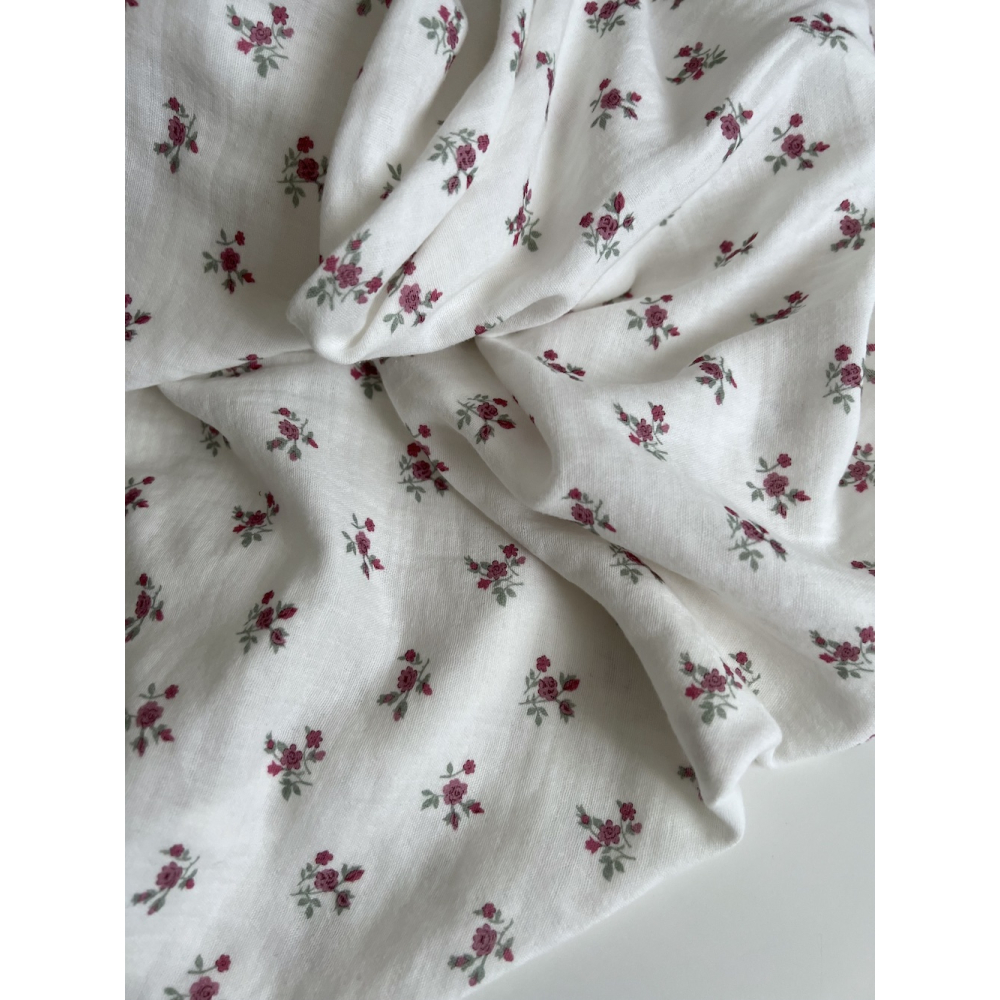 Celine - Double gaze de coton BIO blanc motif fleuri coloris figue Tissus issus de l'agriculture biologique  - 8