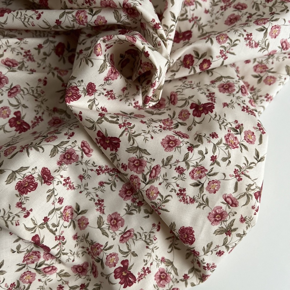 Romy - Popeline douce coton organique fond ivoire imprimé fleuri Tissus issus de l'agriculture biologique  - 1