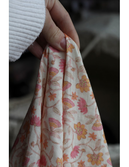 India - Double gaze coton BIO imprimé fleurs indiennes fond écru Tissus issus de l'agriculture biologique  - 3