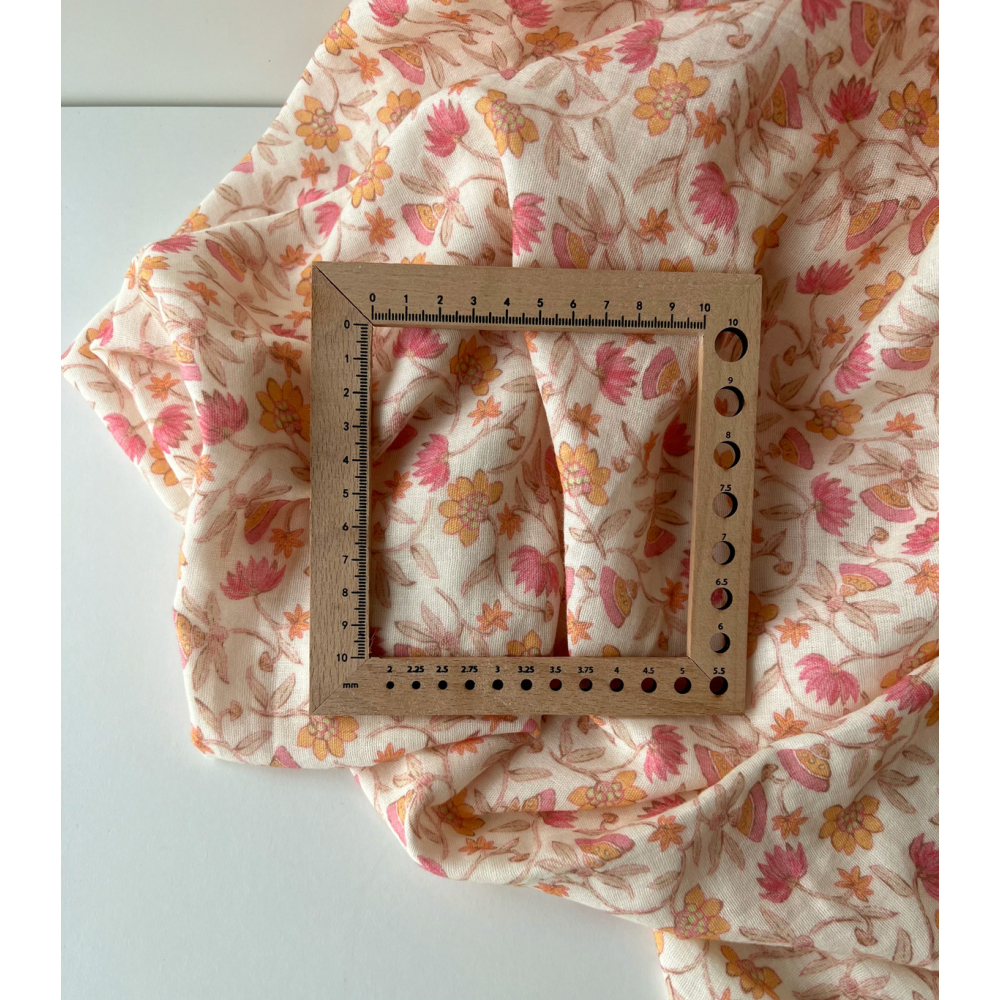 India - Double gaze coton BIO imprimé fleurs indiennes fond écru Tissus issus de l'agriculture biologique  - 10