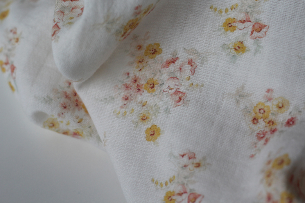 Mariya - Double gaze coton BIO Exclusif blanc motif fleuri Tissus issus de l'agriculture biologique  - 6