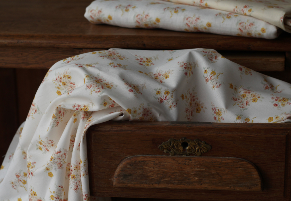 Mariya - Popeline douce coton BIO Exclusif blanc motif fleuri Tissus issus de l'agriculture biologique  - 8