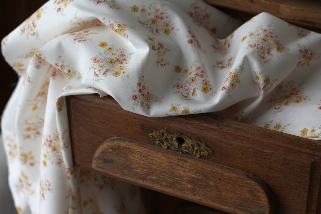 Mariya - Popeline douce coton BIO Exclusif blanc motif fleuri Tissus issus de l'agriculture biologique  - 3