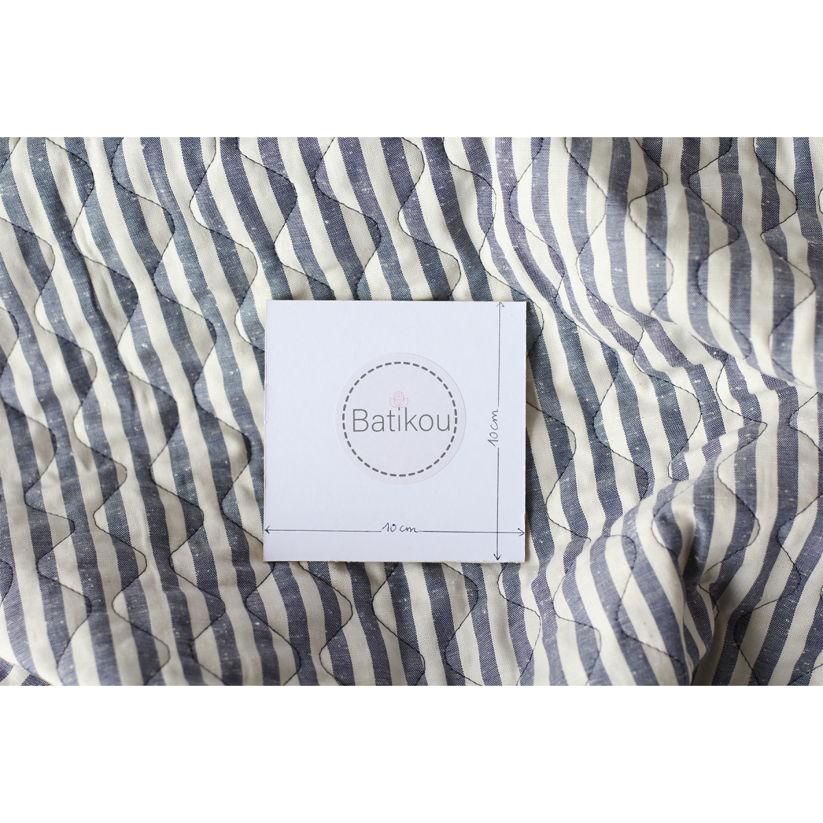 Tissu matelassé coton chiné à rayures bleu marine / écru Batikou - 4