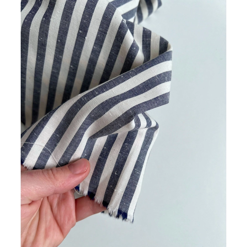 Coton chiné aspect brut rayures moyennes 7mm coloris bleu marine / écru Batikou - 5