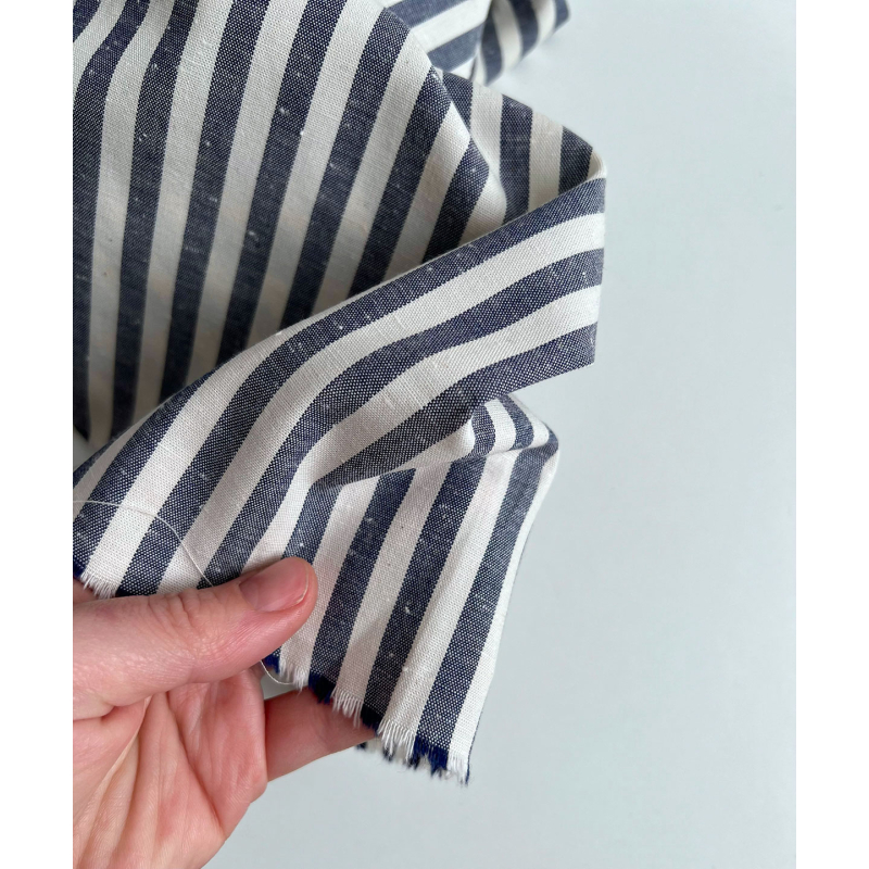 Coton chiné aspect brut rayures moyennes 7mm coloris bleu marine / écru Batikou - 5