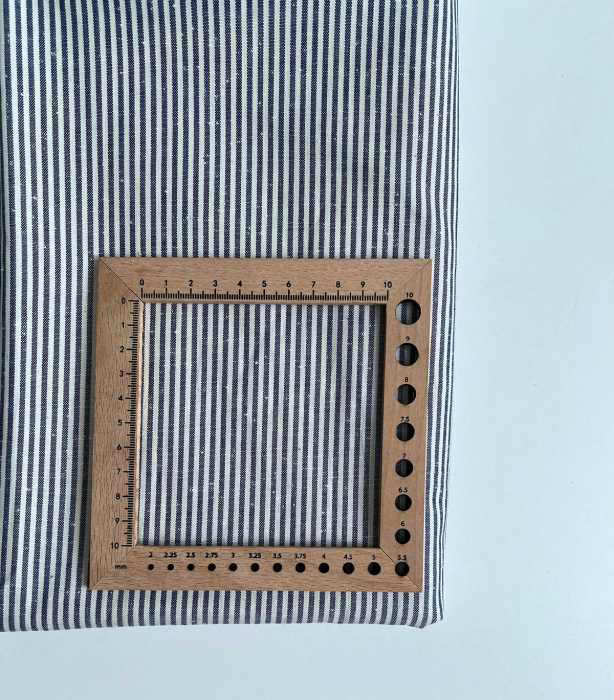 Coton chiné aspect brut rayures moyennes 2mm coloris bleu marine Batikou - 7