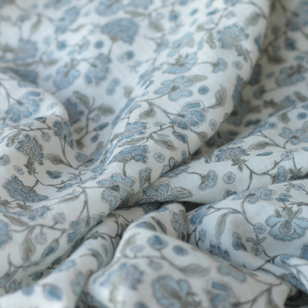 Kali - Double gaze de coton BIO blanc lait motif fleuri bleu Tissus issus de l'agriculture biologique  - 1 Kali - Double gaze de coton BIO blanc lait motif fleuri bleu Tissus issus de l'agriculture biologique  - 1