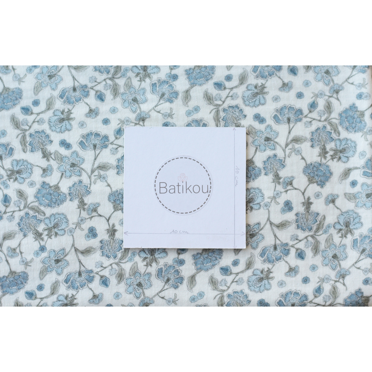 Kali - Double gaze de coton BIO blanc lait motif fleuri bleu Tissus issus de l'agriculture biologique  - 11 Kali - Double gaze de coton BIO blanc lait motif fleuri bleu Tissus issus de l'agriculture biologique  - 11