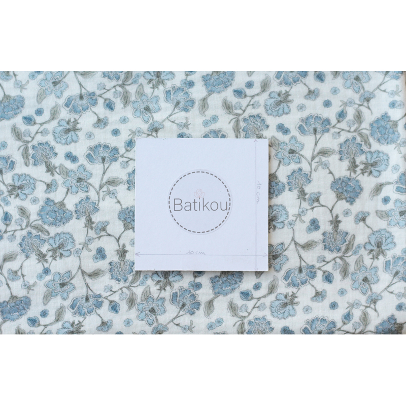 Kali - Double gaze de coton BIO blanc lait motif fleuri bleu Tissus issus de l'agriculture biologique  - 11