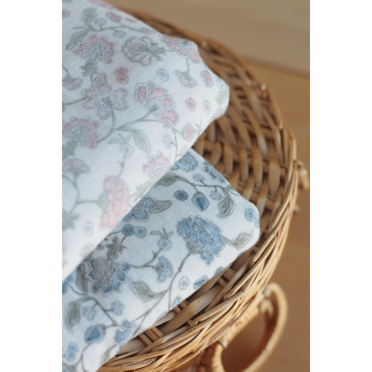 Kali - Double gaze de coton BIO blanc lait motif fleuri rose poudré Tissus issus de l'agriculture biologique  - 13 Kali - Double gaze de coton BIO blanc lait motif fleuri rose poudré Tissus issus de l'agriculture biologique  - 13